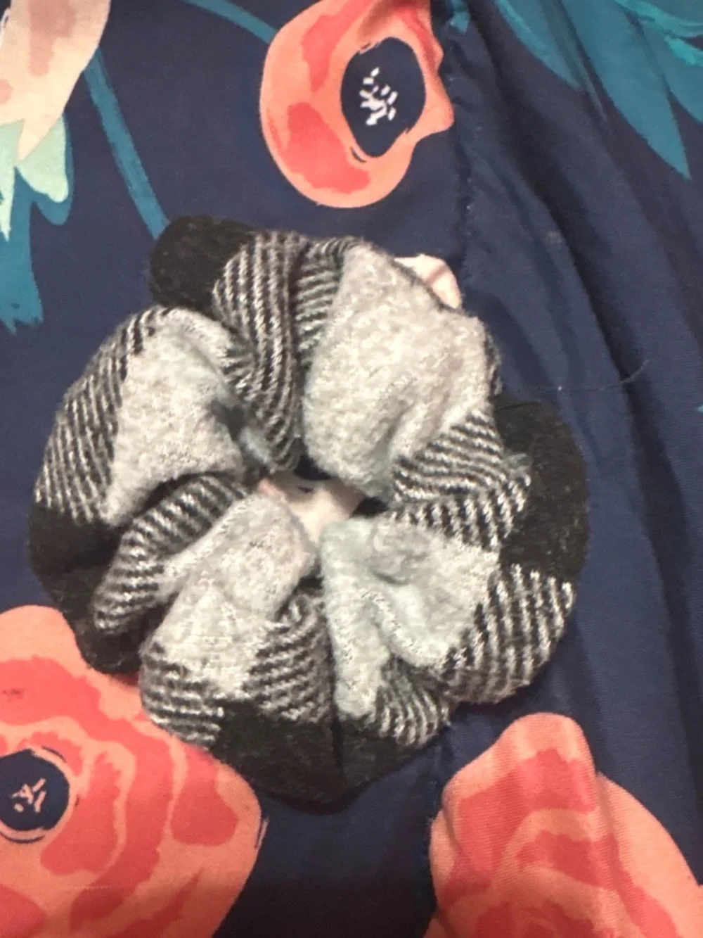 Black and gray scrunchie